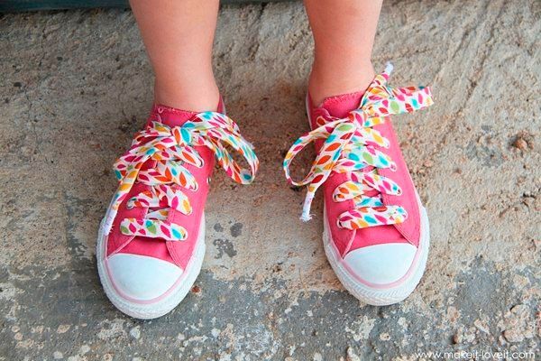 Модная детская обувь с цветной шнуровкой, фото