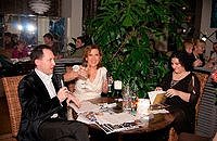Шоу-перформанс художника и поэта Галины Мазурской в White Cafe