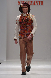 ������� � ������� ����� Sudaryanto ����� �� Russian Fashion Week �����-���� 2005/06