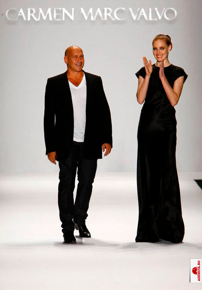 Фото №2: Carmen Marc Valvo