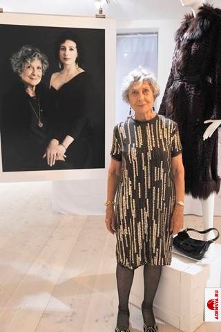 Фото №3: Joan Burstein