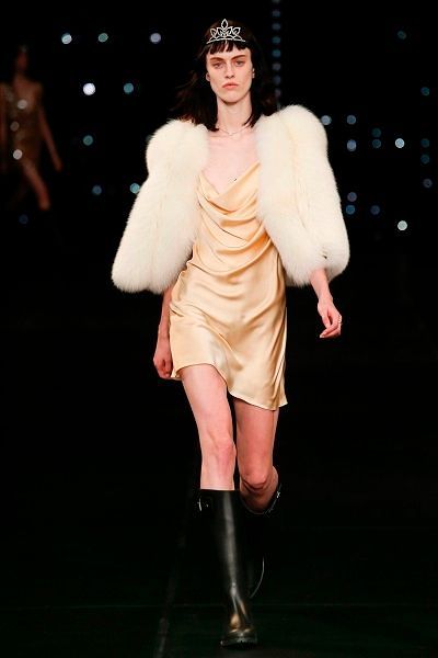 Модные короткие платья 2016: фото с показа Saint Laurent Модные короткие платья 2016: фото с показа Saint Laurent
