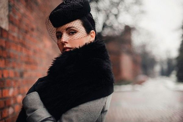 Маленькая шляпка с вуалью Маленькая шляпка с вуалью