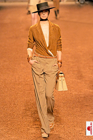 Фото №3: Модный женский светло-коричневый жакет.